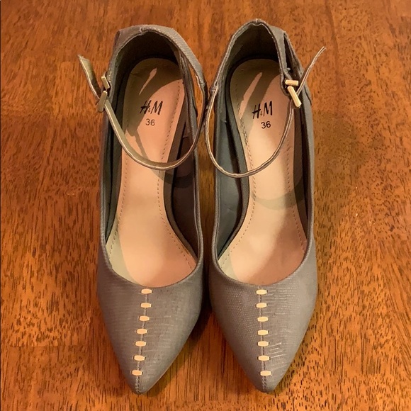 Gray pumps - Picture 2 of 4